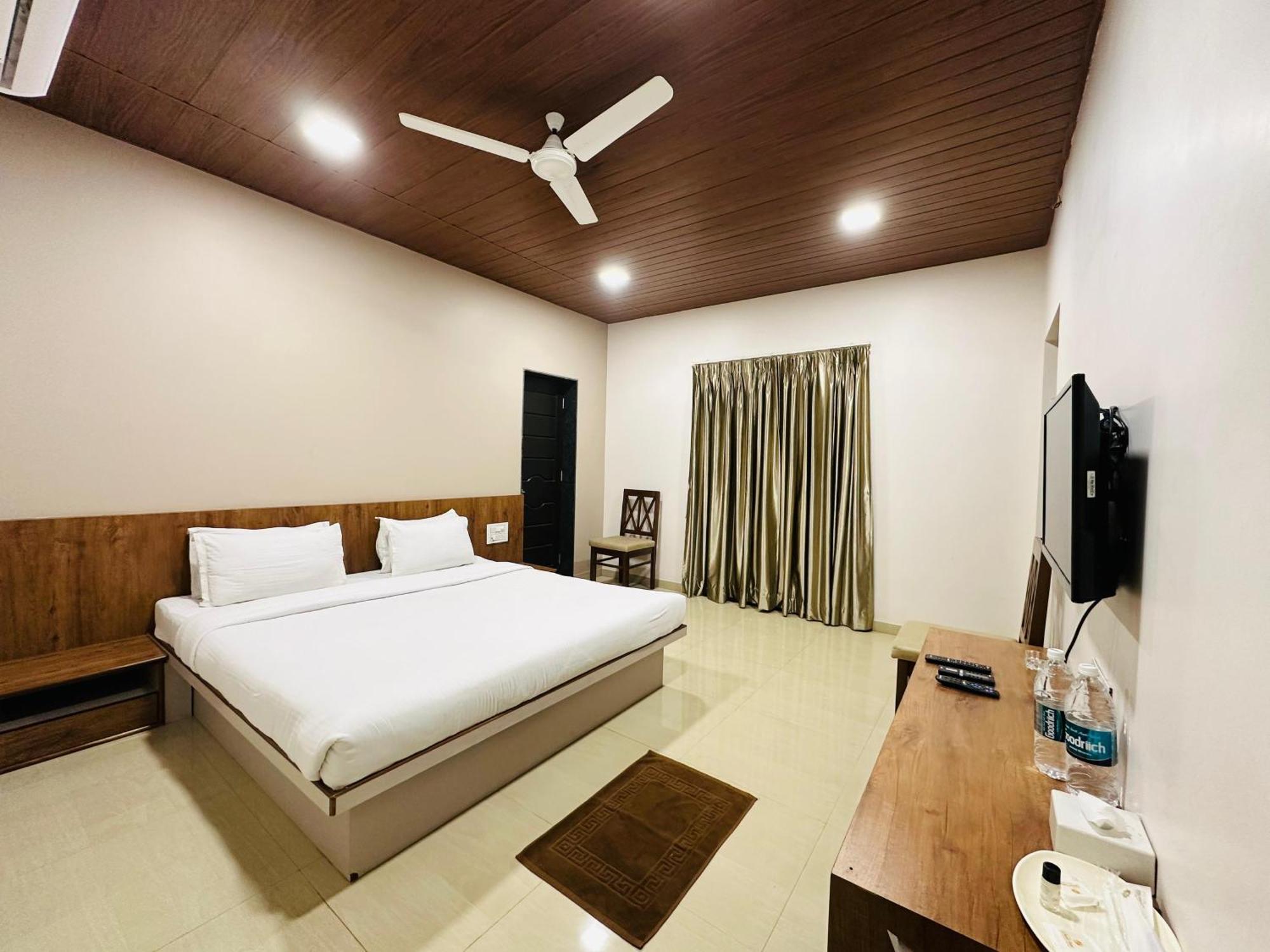 Hotel Grand Indu, 3 Star Kolhapur Exterior foto
