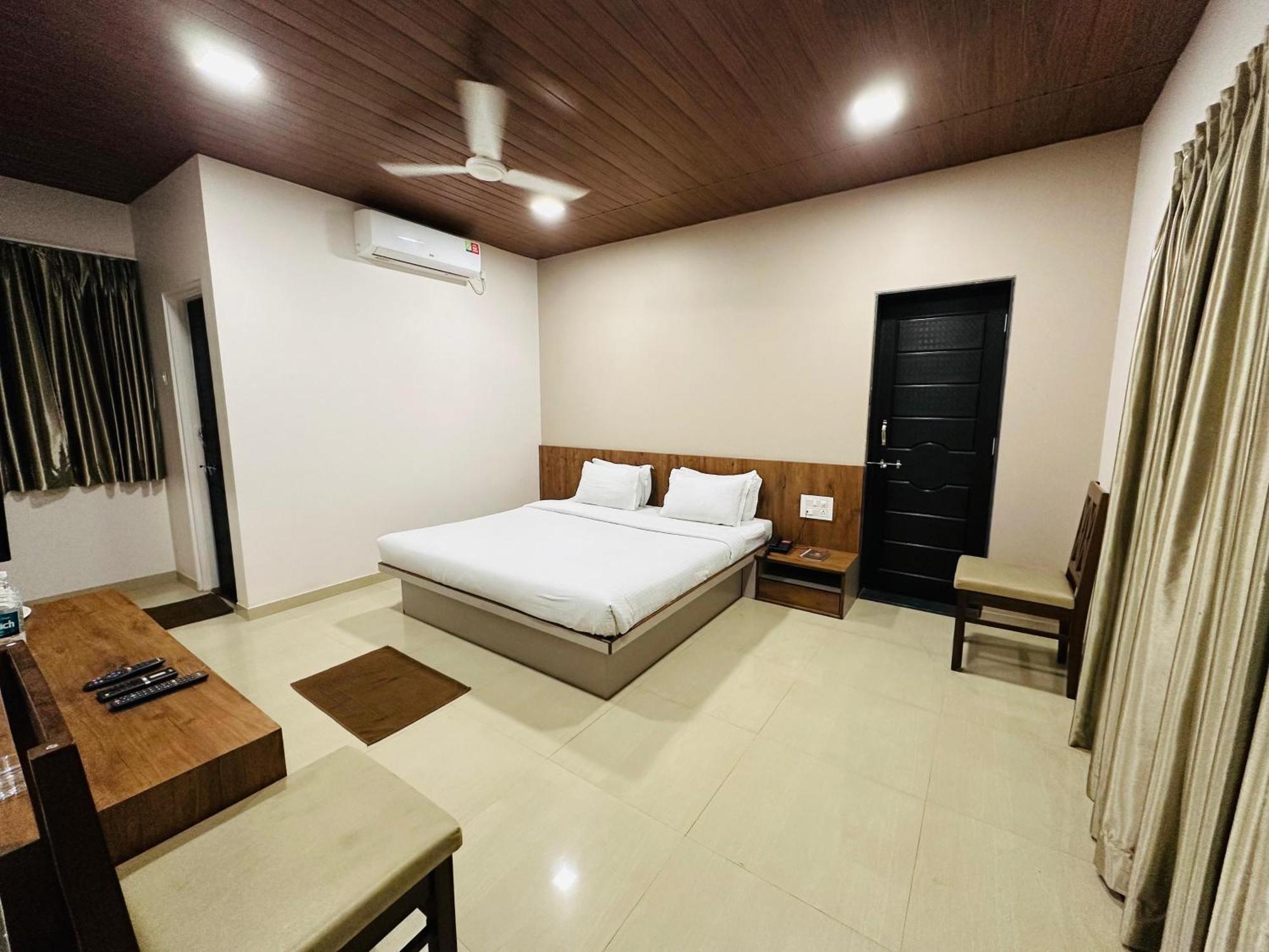 Hotel Grand Indu, 3 Star Kolhapur Exterior foto